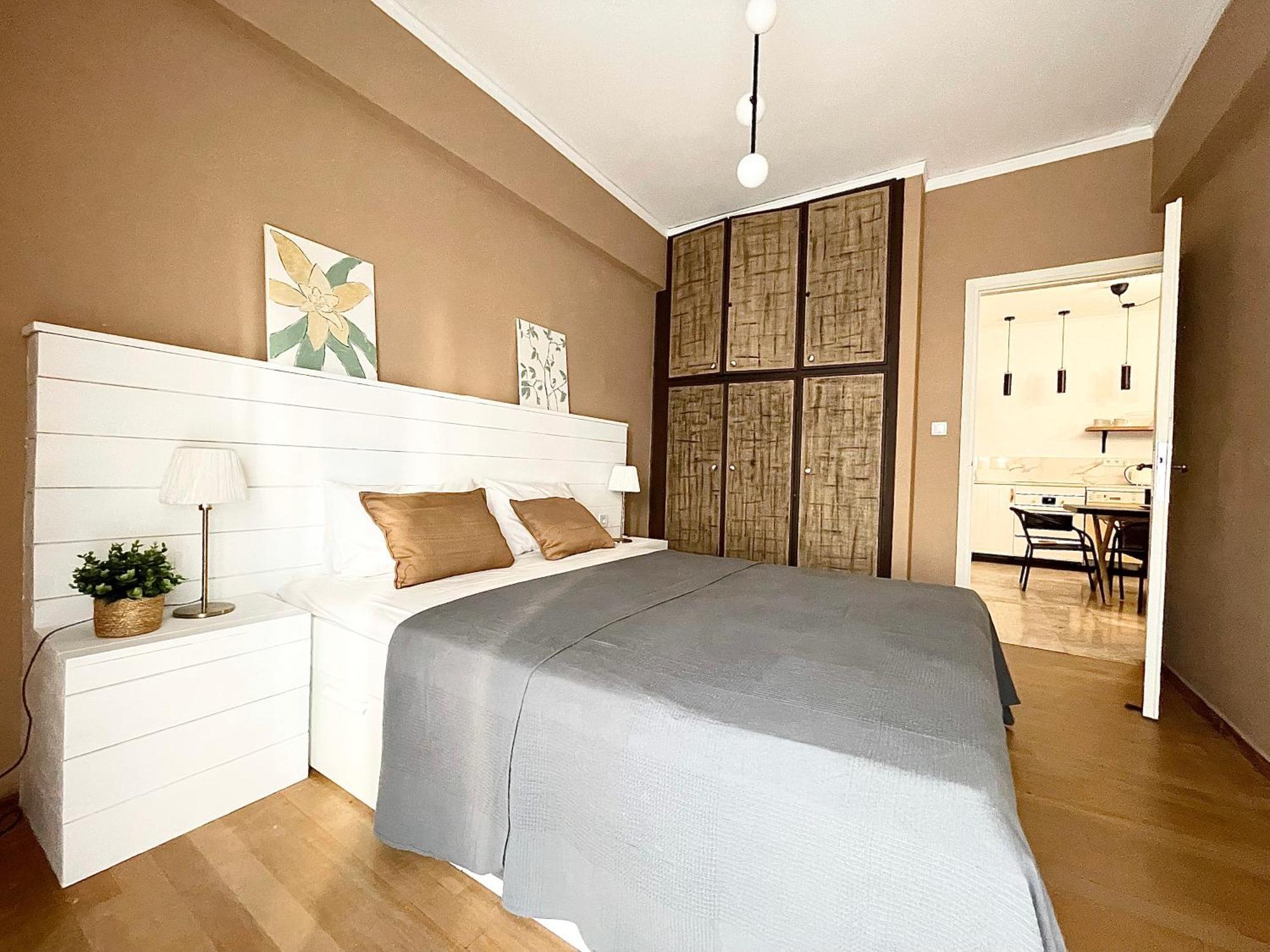 Comfy And Spacious Two Bedroom Apartment With Balcony Athén Kültér fotó