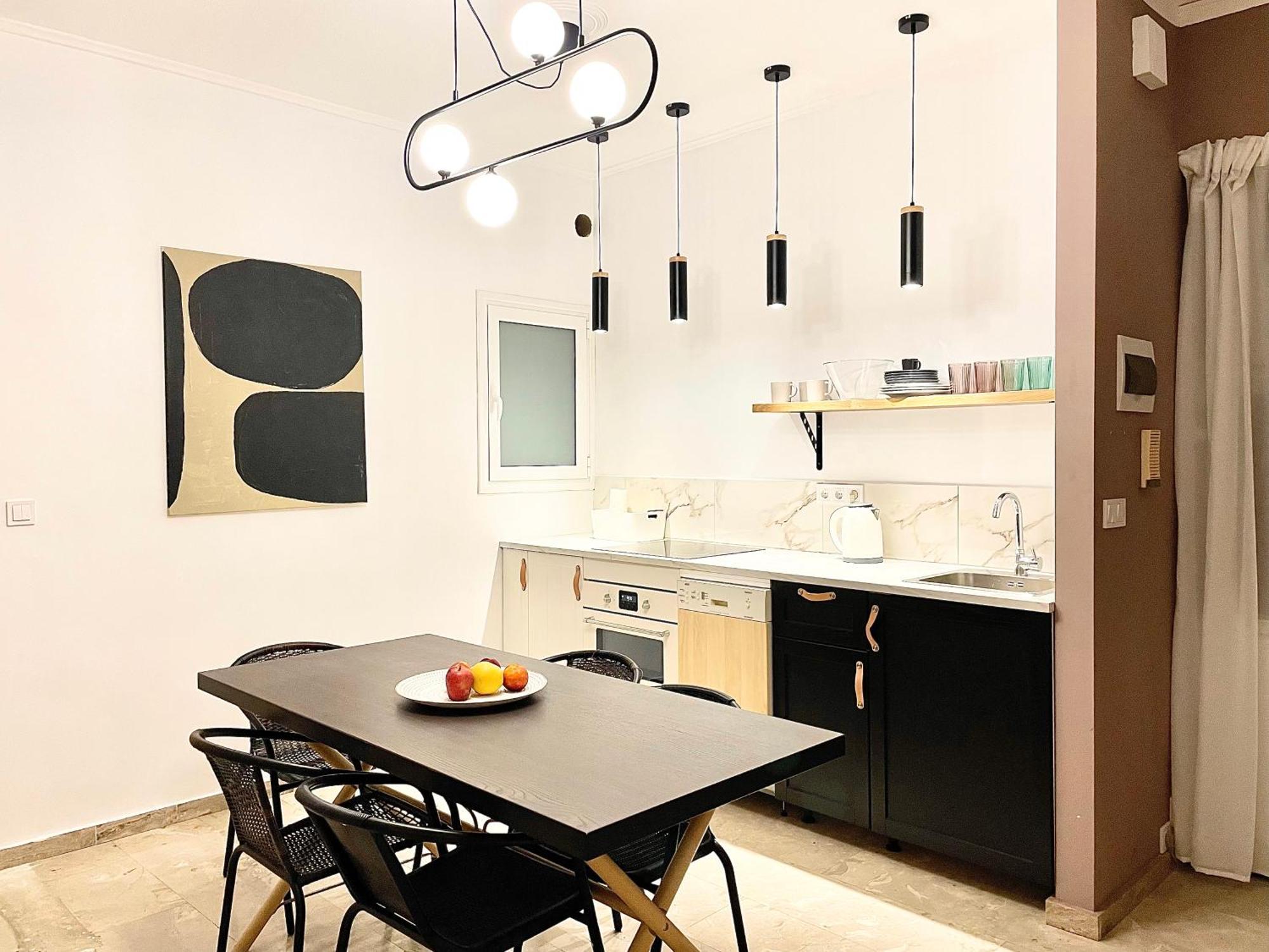 Comfy And Spacious Two Bedroom Apartment With Balcony Athén Kültér fotó